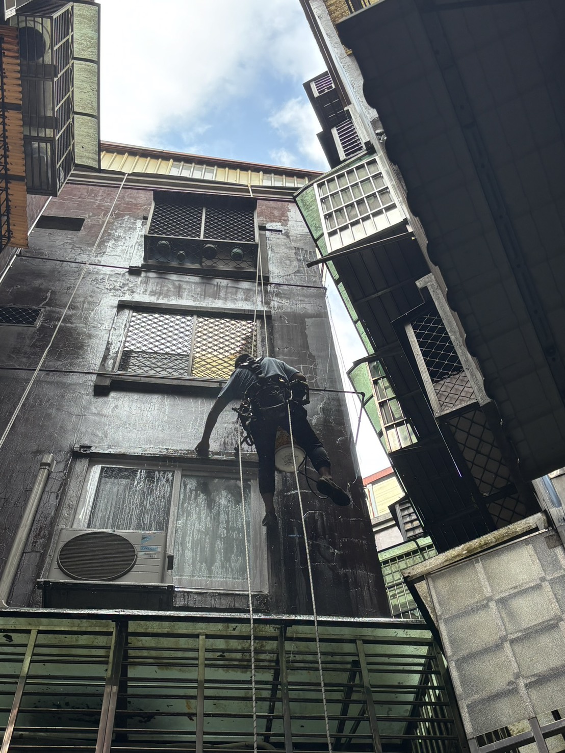 老舊外牆高空處理